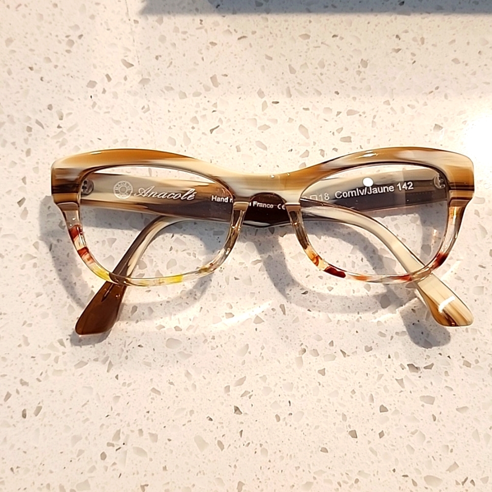 ANACOLE CREME AND BROWN READERS WITH CASE